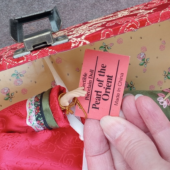 Pearl of the Orient, Chinese Doll & Trunk. Extra Outfits, Shoes. Accessories - Picture 8 of 10